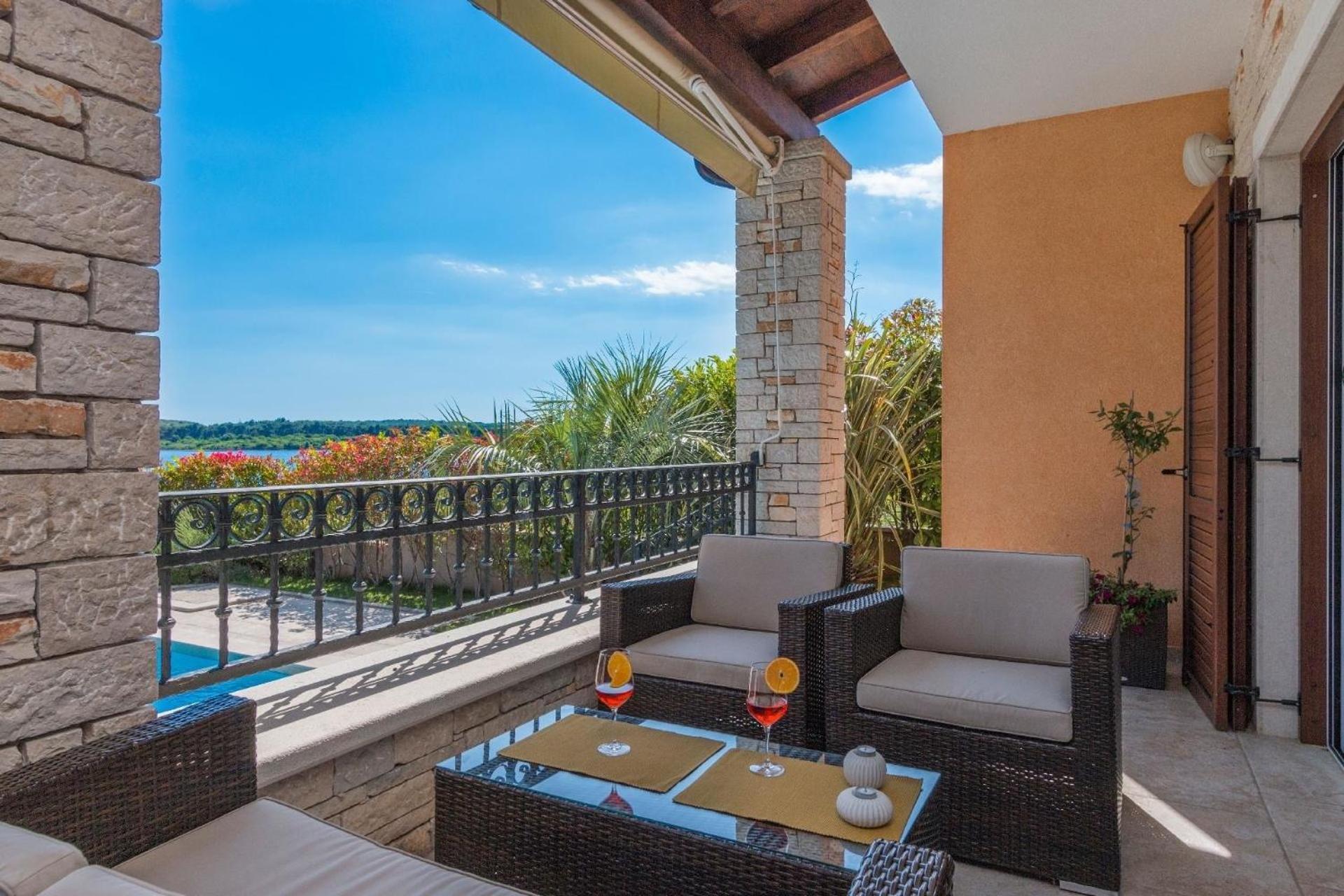 Ferienhaus In Pomer Mit Privatem Beheizten Pool Und Meerblick Luaran gambar