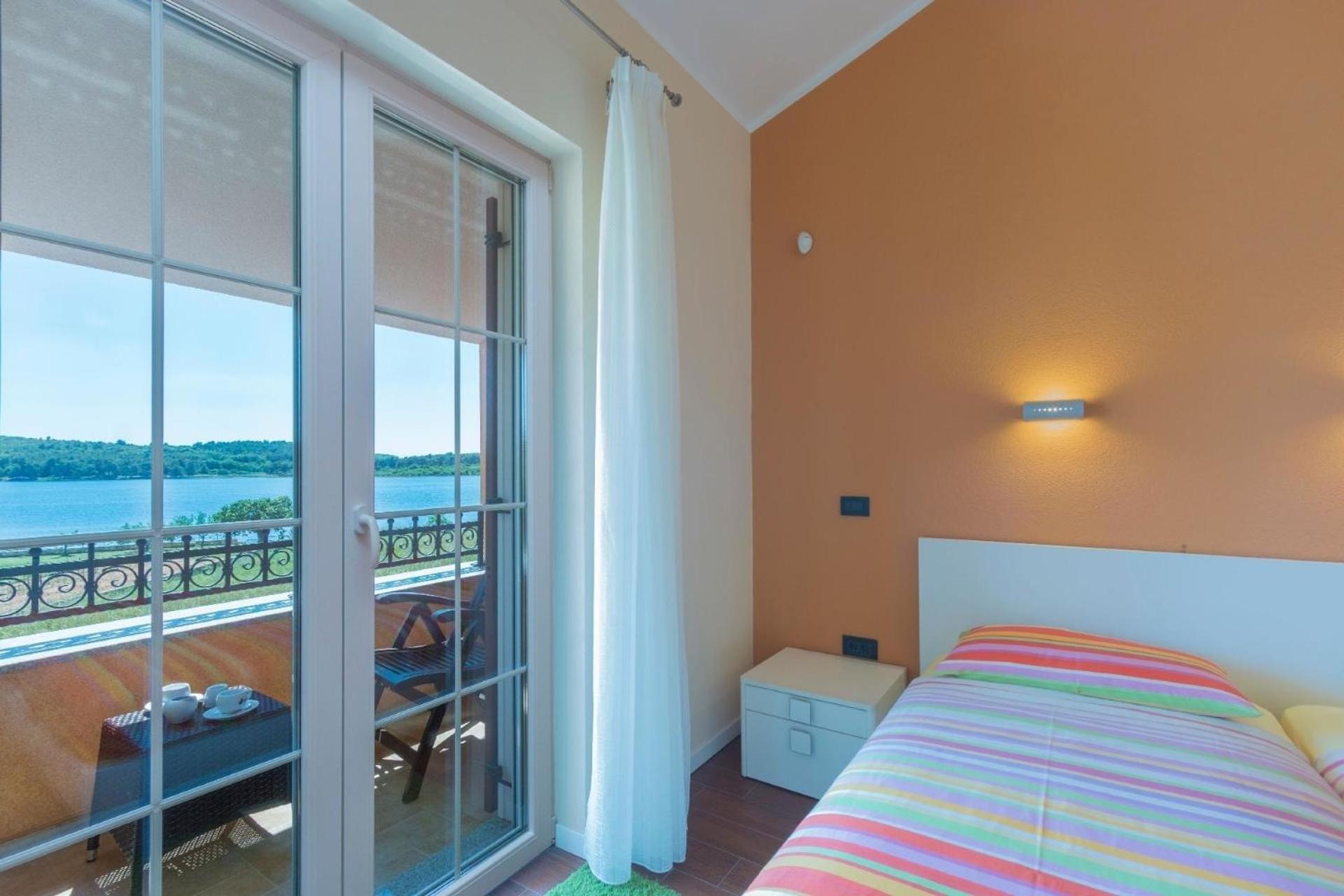 Ferienhaus In Pomer Mit Privatem Beheizten Pool Und Meerblick Luaran gambar