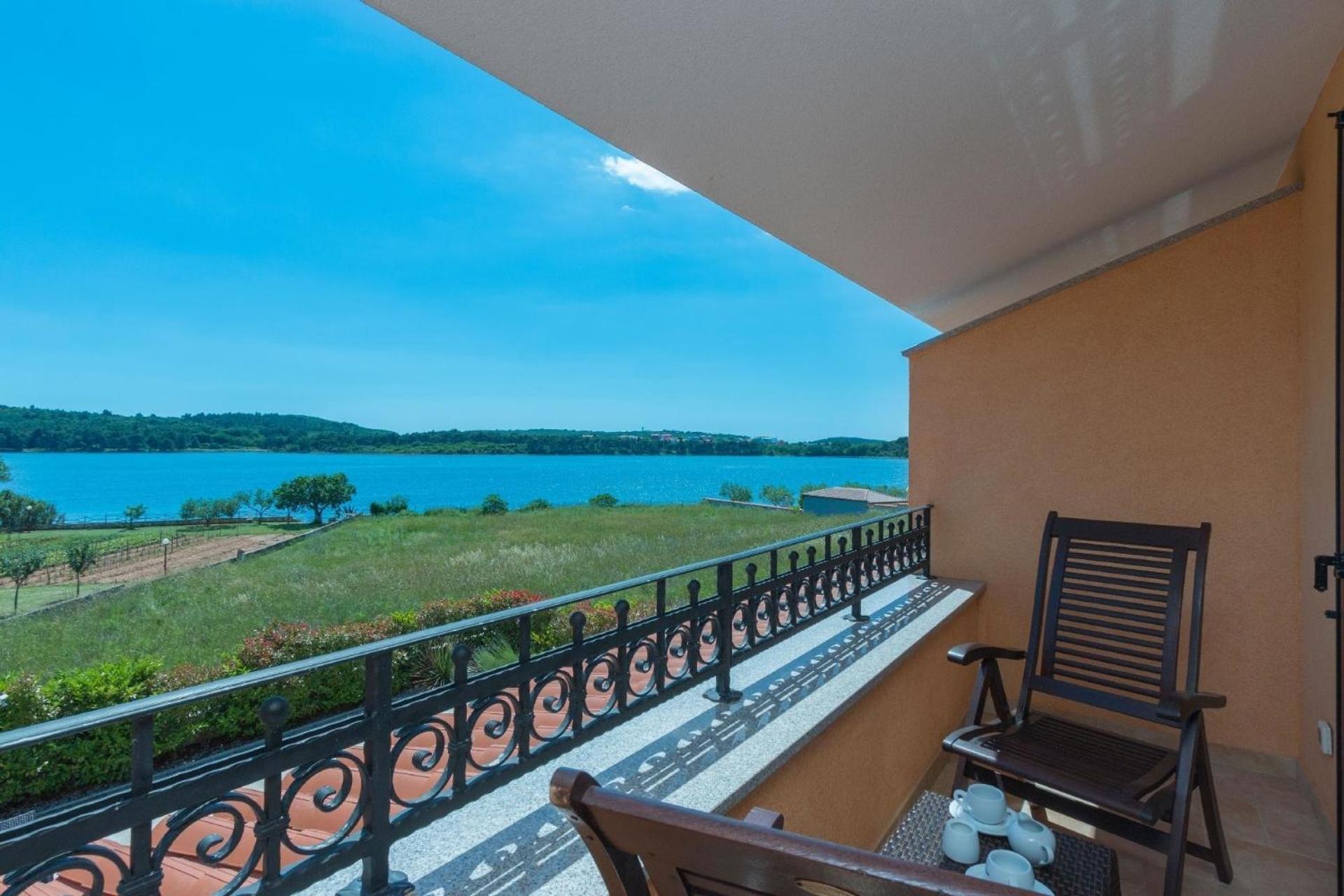 Ferienhaus In Pomer Mit Privatem Beheizten Pool Und Meerblick Luaran gambar